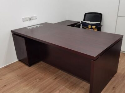 Melamine director's desk with side return_Offitek