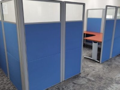 Office cubicle with full height system furniture panel_Offitek