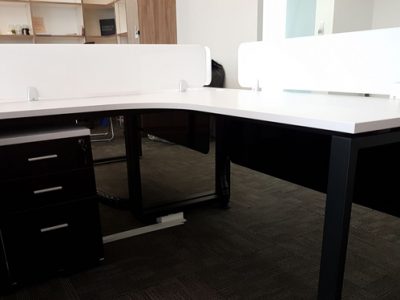 Talent Edge - Black BO series table legs with white acrylic panels and table top