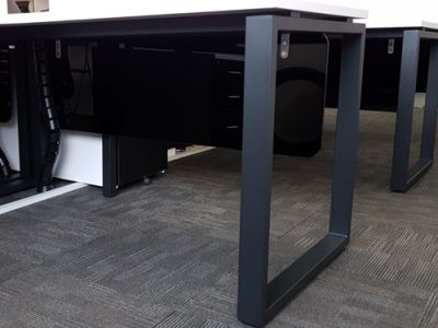 Talent Edge - Black BO series table legs with white acrylic panels and table top