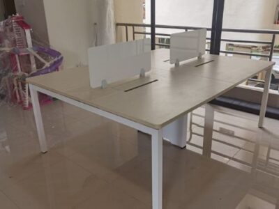 Workstation with clip-on desktop acrylic panels at home_Offitek