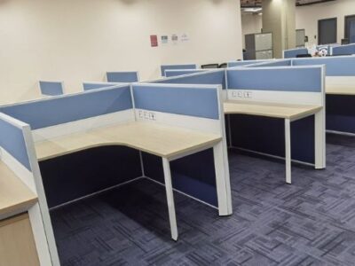 L-shape workstation cluster with mid-height office panel_Offitek