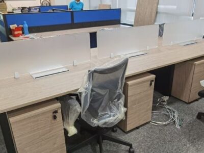 Workstation with frosted desktop acrylic panel_Offitek